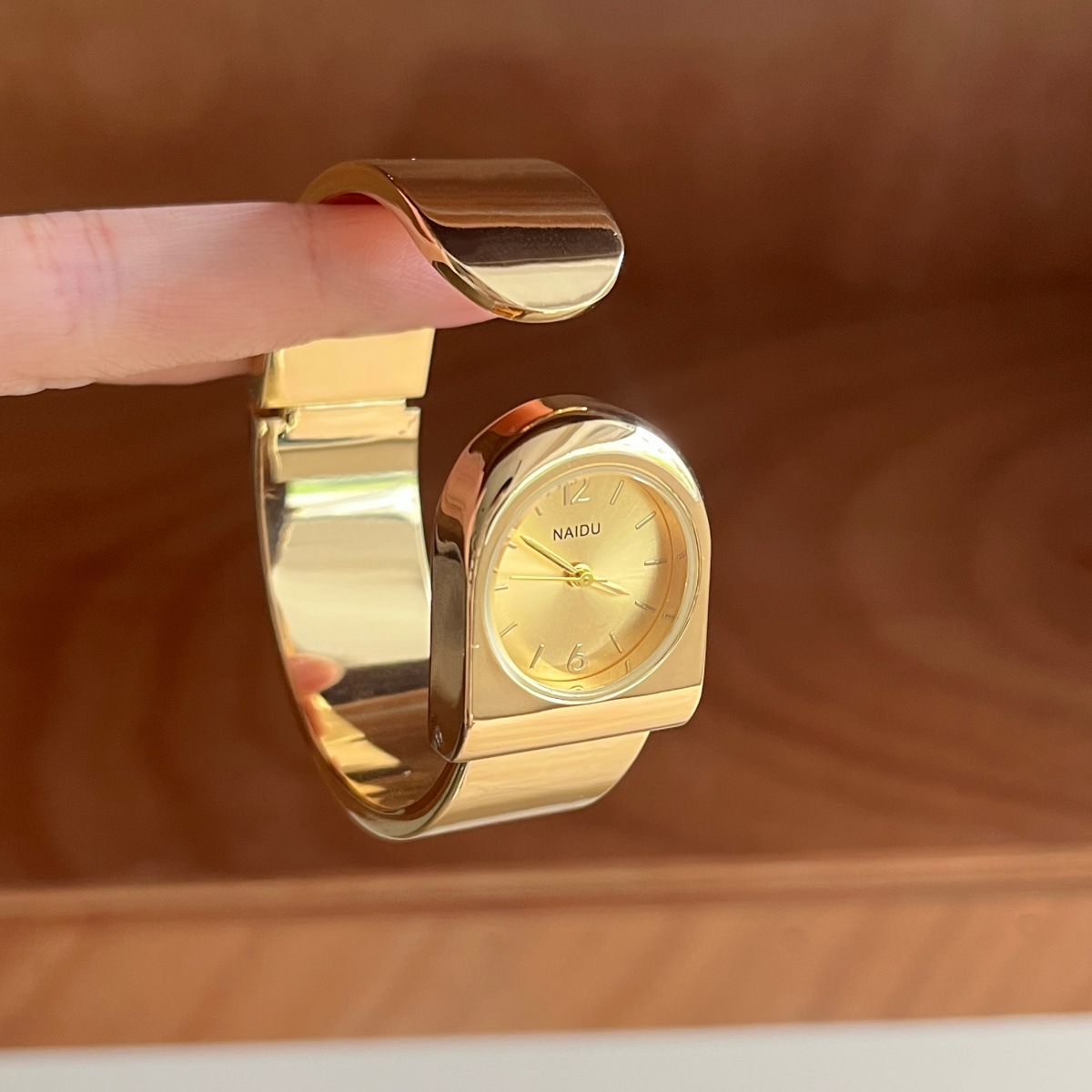 Новые золотые часы-браслет 202 – обзор и цена Luxury Watch Levels